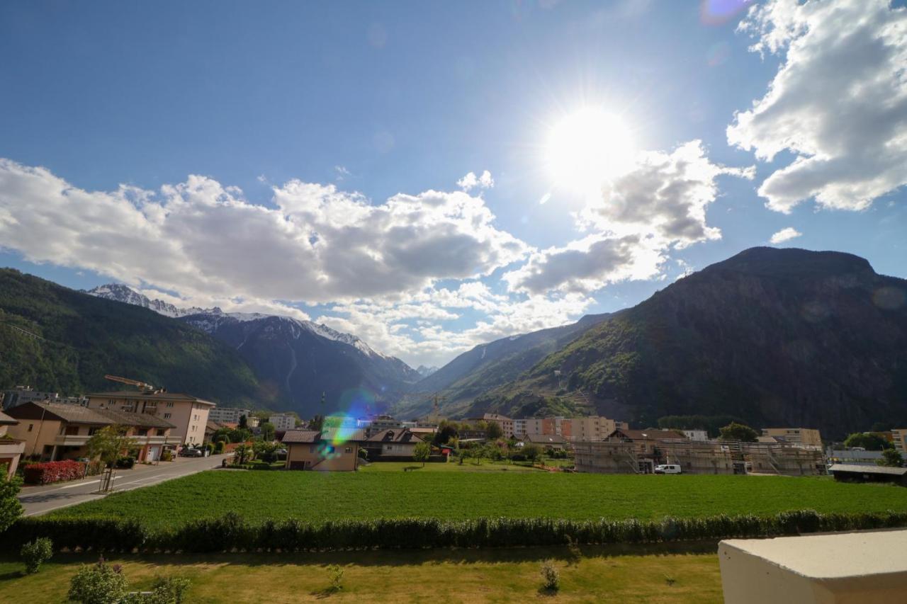 Modern Apartment Close To Martigny Train Station Eksteriør billede