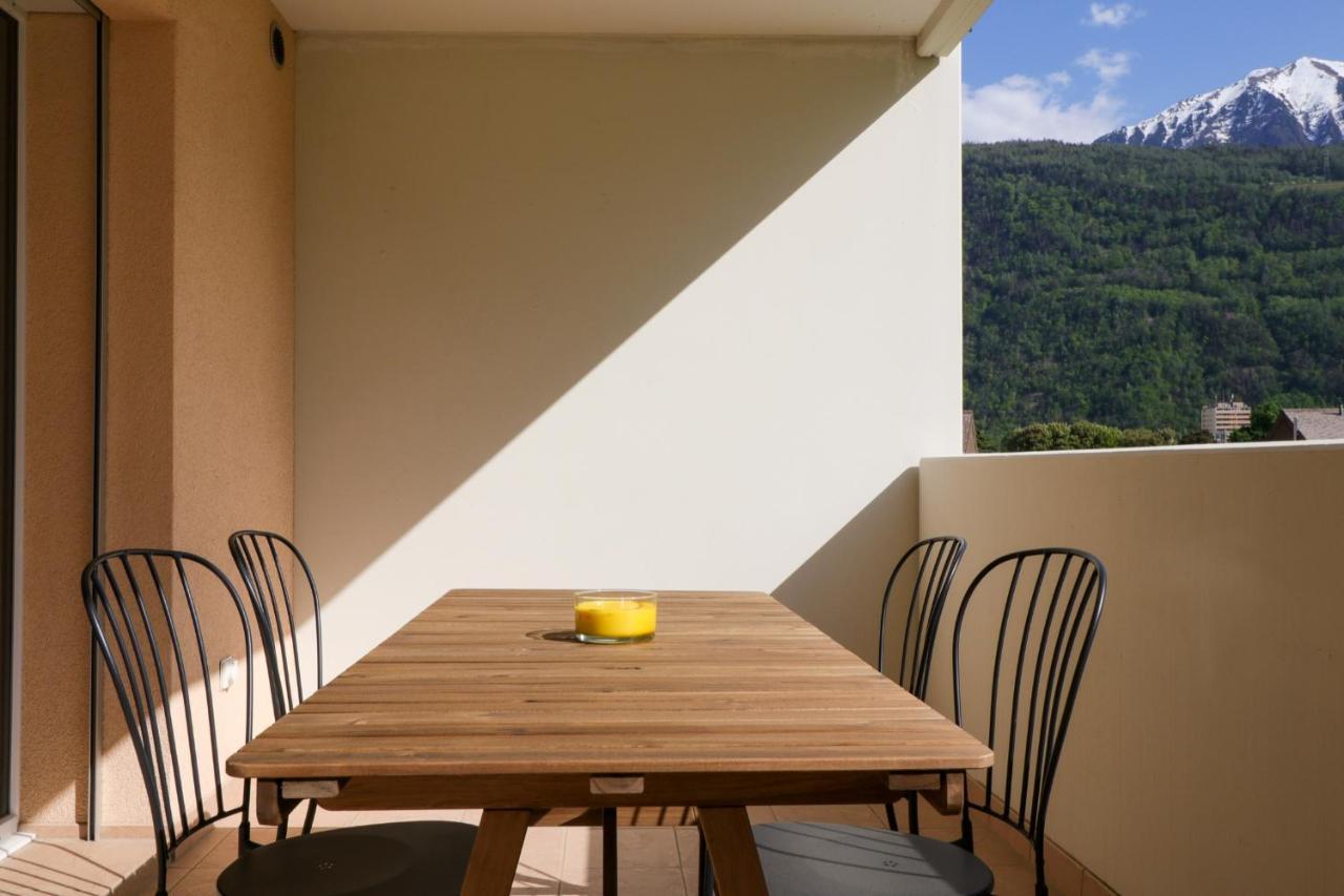 Modern Apartment Close To Martigny Train Station Eksteriør billede
